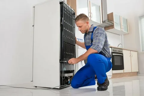 Local refrigerator repair technician fixing a fridge in Philadelphia PA